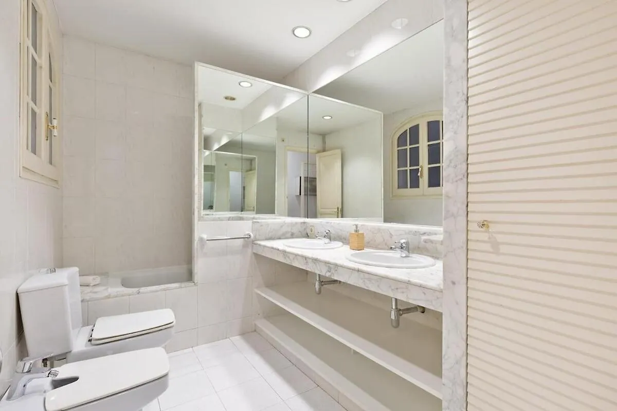 Apartament Huge Historic 5Bd With Private Terrace! Barcelona 0*,  Hiszpania